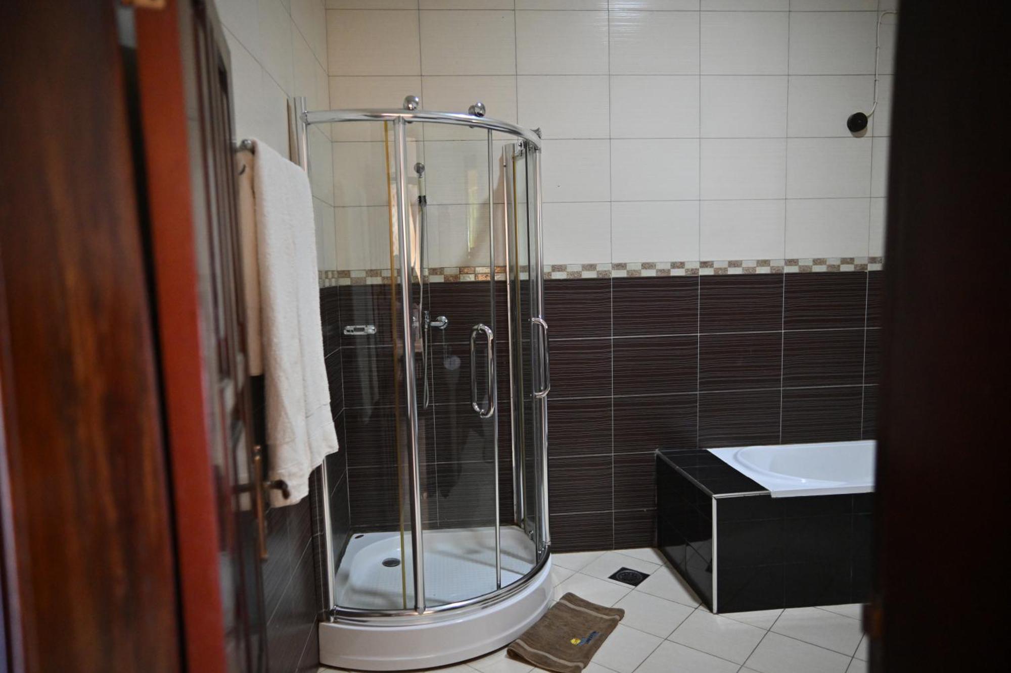 Lakepoint Villa Entebbe Kültér fotó